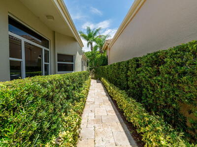 2402 Players Court, Wellington, FL 33414