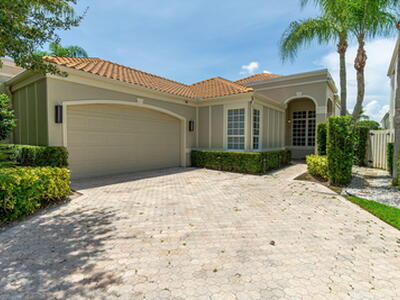 2402 Players Court, Wellington, FL 33414