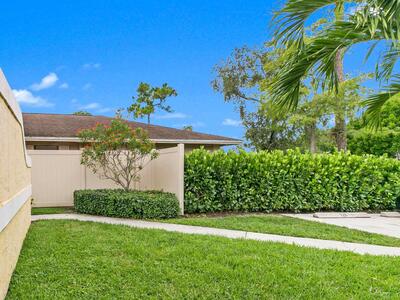 1120 Hyacinth Place, Wellington, FL 33414