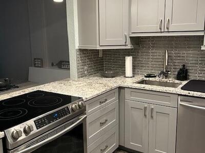 2562 N Garden Drive, Lake Worth, FL 33461