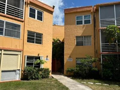 4304 NW 9 Avenue, Deerfield Beach, FL 33064