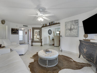 3755 Via Poinciana, Greenacres, FL 33467