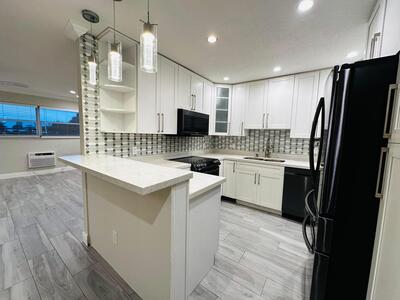 810 Lake Shore Drive, Lake Park, FL 33403