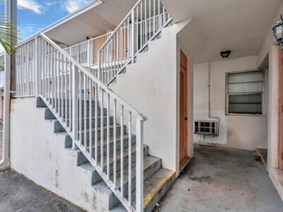 810 Lake Shore Drive, Lake Park, FL 33403