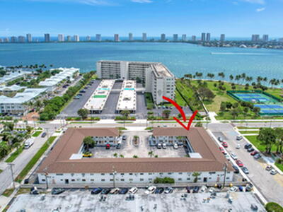 810 Lake Shore Drive, Lake Park, FL 33403