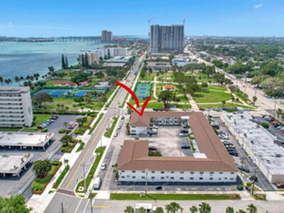 810 Lake Shore Drive, Lake Park, FL 33403