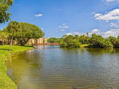 450 Egret Circle, Delray Beach, FL 33444