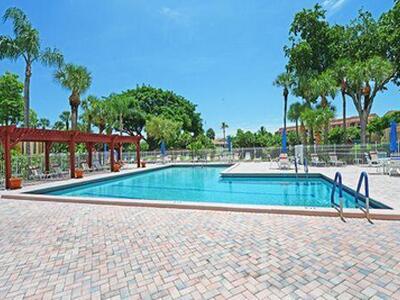 450 Egret Circle, Delray Beach, FL 33444