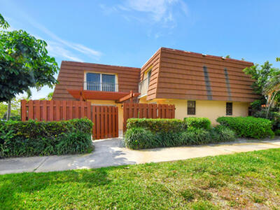 2555 Albatross Road N, Delray Beach, FL 33444