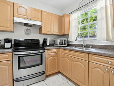 423 Kern Street, West Palm Beach, FL 33405