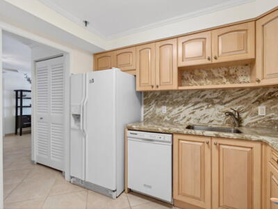 4511 S Ocean Boulevard, Highland Beach, FL 33487