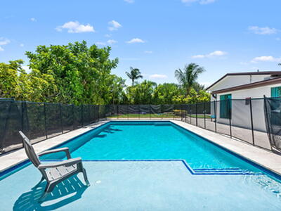 942 SE 13th Avenue, Deerfield Beach, FL 33441