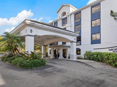 7051 Seacrest Boulevard, Lake Worth, FL 33462