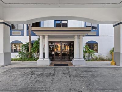 7051 Seacrest Boulevard, Lake Worth, FL 33462