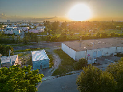 2731 Pinewood Avenue