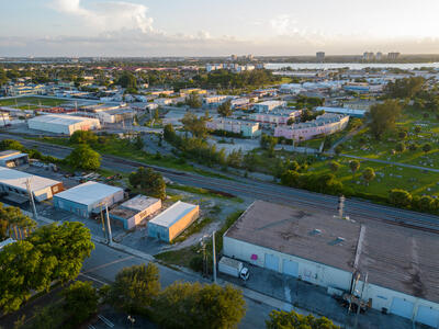 2731 Pinewood Avenue, West Palm Beach, FL 33407