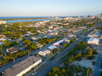 2731 Pinewood Avenue, West Palm Beach, FL 33407