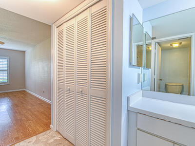 950 S Kanner Hwy, Stuart, FL 34994