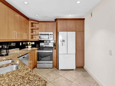 121 Waterside Drive, Hypoluxo, FL 33462