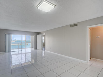 410 Wilma 303 Circle, Riviera Beach, FL 33404