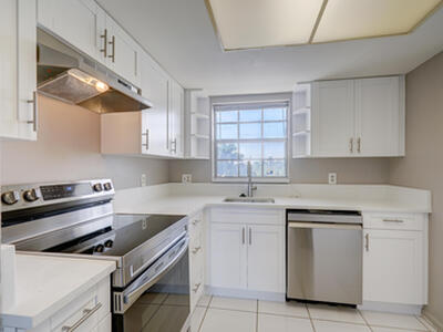 410 Wilma 303 Circle, Riviera Beach, FL 33404