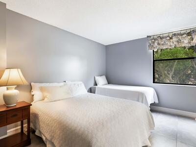 500 Egret Circle, Delray Beach, FL 33444