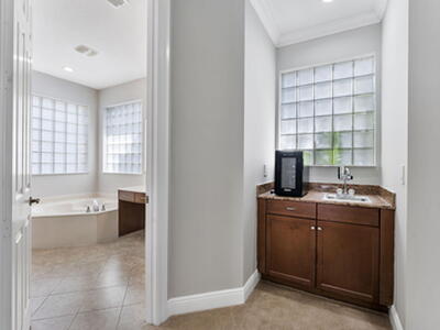 10133 Cobblestone Creek Drive, Boynton Beach, FL 33472