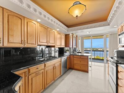 1900 Consulate Place, West Palm Beach, FL 33401