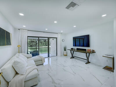 8545 Casa Del Lago, Boca Raton, FL 33433