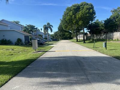 1581 Woodbridge Lakes Circle, West Palm Beach, FL 33406