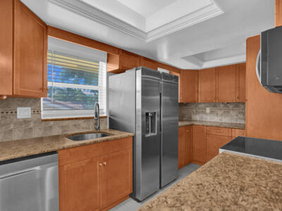 2755 NE 28th Avenue, Lighthouse Point, FL 33064