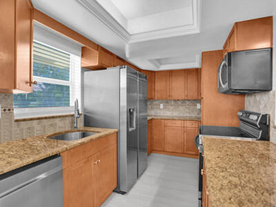 2755 NE 28th Avenue, Lighthouse Point, FL 33064