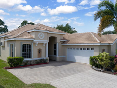 665 SW Lake Charles Circle