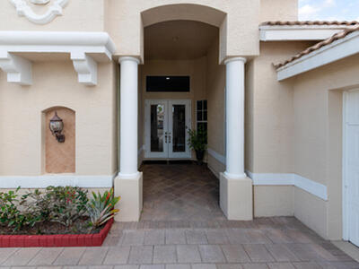 665 SW Lake Charles Circle, Port Saint Lucie, FL 34986