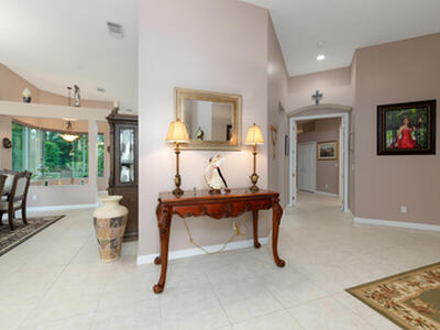 665 SW Lake Charles Circle, Port Saint Lucie, FL 34986