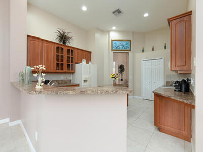 665 SW Lake Charles Circle, Port Saint Lucie, FL 34986