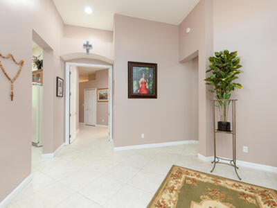 665 SW Lake Charles Circle, Port Saint Lucie, FL 34986