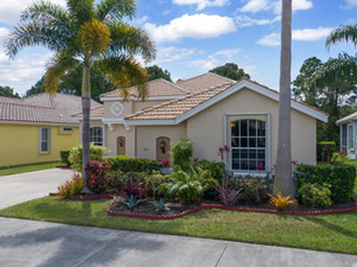 665 SW Lake Charles Circle, Port Saint Lucie, FL 34986