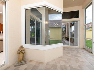 665 SW Lake Charles Circle, Port Saint Lucie, FL 34986