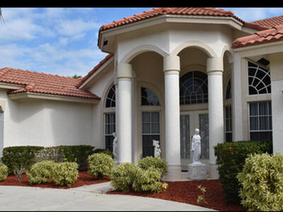 1913 SE Airoso Boulevard