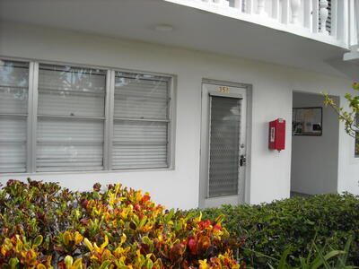 358 Chatham R, West Palm Beach, FL 33417