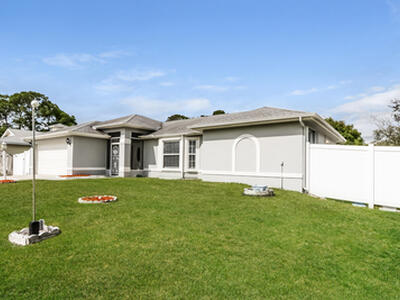 317 SW Duxbury Avenue, Port Saint Lucie, FL 34983