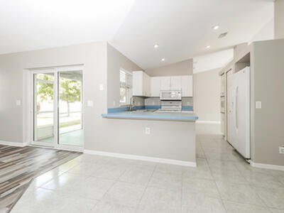 317 SW Duxbury Avenue, Port Saint Lucie, FL 34983