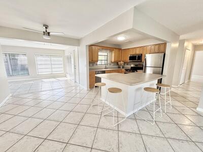 2370 NE 4th Avenue, Boca Raton, FL 33431