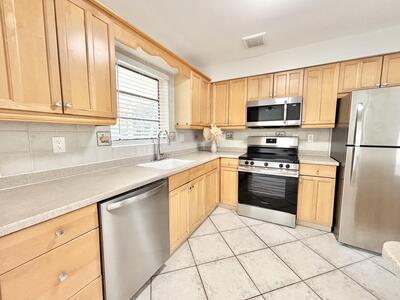 2370 NE 4th Avenue, Boca Raton, FL 33431