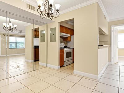 7091 Golf Colony 203 Court, Lake Worth, FL 33467