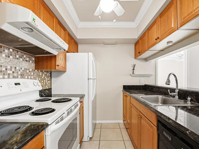 7091 Golf Colony 203 Court, Lake Worth, FL 33467