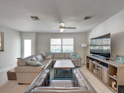 1020 Casuarina Road, Delray Beach, FL 33483