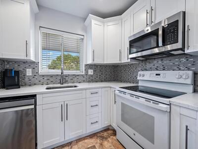 6 Garden Street, Tequesta, FL 33469