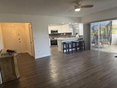 4 Greenway Village N, Royal Palm Beach, FL 33411